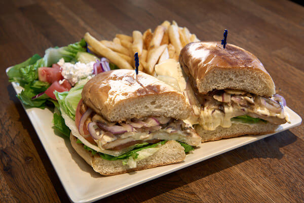 Chicken Gourmet Sandwich – Guss Drive In – Restaurant